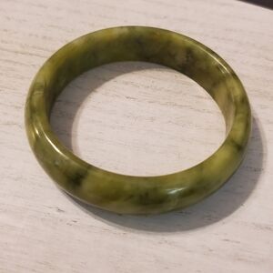 Vintage Estate Handcrafted Yellow-green Jade 7.5-inch Bangle Bracelet